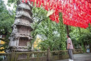 景区回应灵隐寺小卖部年租金260万，合理定价，确保寺庙文化传承