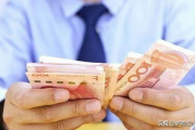 退休夫妻月入1.2万却背负1.2亿债务，揭秘他们的理财困境与生活挑战