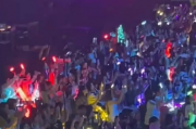 贺峻霖激情追星，亲临张杰演唱会现场，粉丝狂欢之夜