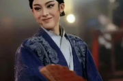 章子怡素颜带女儿看陈丽君演出，温馨画面感动网友