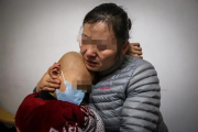 为救落水孙儿，英勇母亲砍伤醉汉老人申请国家赔偿128万，正义与责任的较量