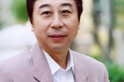 冯巩跨界转型，新身份引发网友热议！