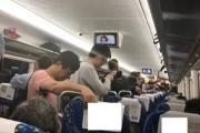 乘客动车上被困超4小时，12306官方回应处理措施及后续保障