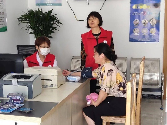 省长夜访民情，走进一家温馨咖啡店，倾听百姓心声