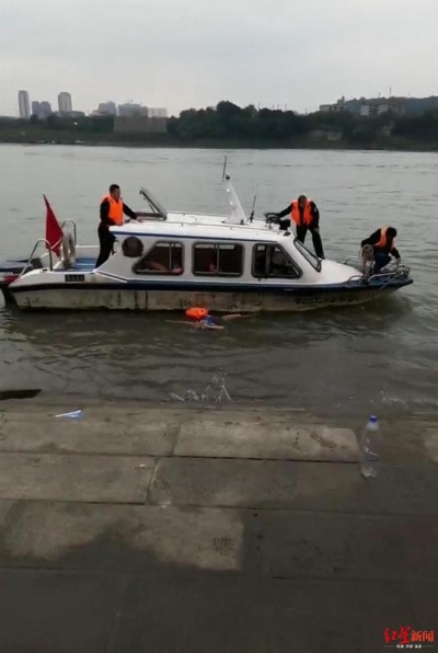 龙门石窟游船大风中失控，紧急快艇救援彰显救援力量