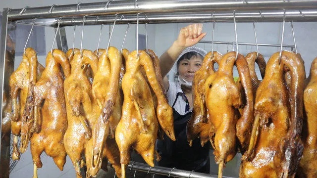 荣昌卤鹅传奇，一天卖出五万只，传统美食如何焕发新活力？