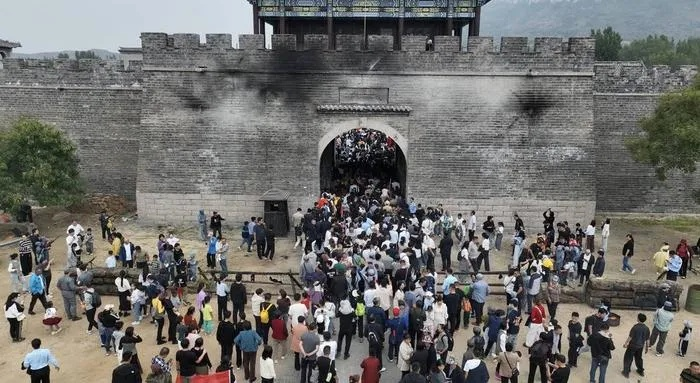 临沂跟着团长打县城假期爆火，旅游新模式引领潮流