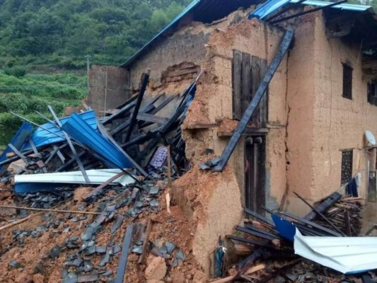 大风暴雨袭击湖南，6户房屋倒塌，居民生活受到严重影响