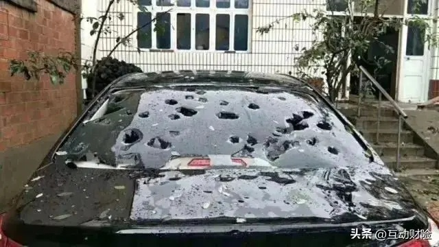 西安突降冰雹，二手车商惊呼多车被砸，损失惨重！