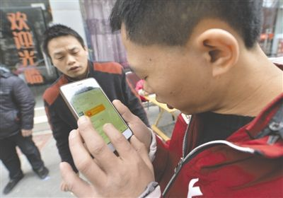 尴尬与歧视，盲人眼球缺失者办卡遭无视，被要求睁眼验证身份
