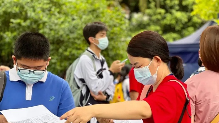 多方回应，小伙为救同学错过考试，社会关爱与规则教育并行