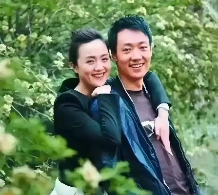 辛柏青换蜡烛头像悼念朱媛媛，深情追忆，缅怀逝去的美好时光