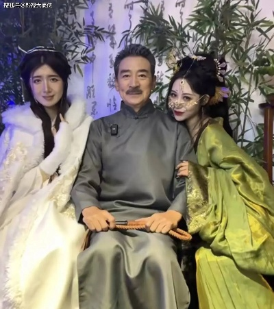 岁月如歌，风华再现，70岁寇振海倾情cos经典角色陆振华