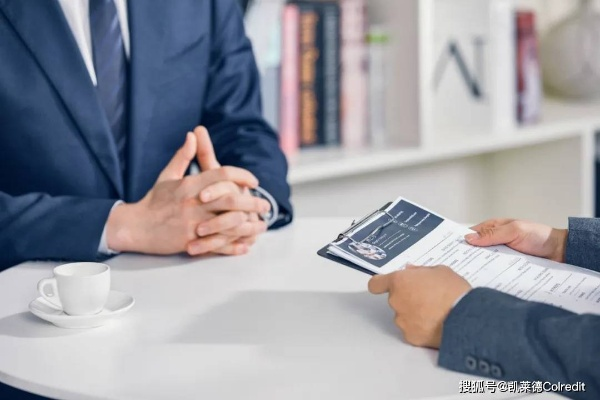 总监遭降职变前台，公司被判赔偿26万，职场悲剧还是合法维权？