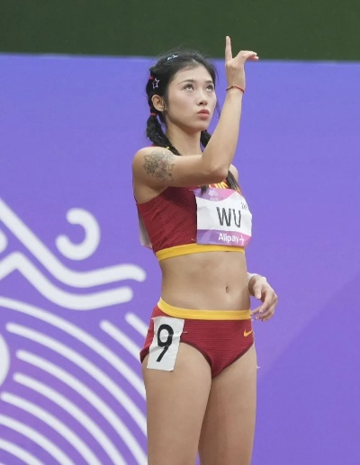 吴艳妮在亚锦赛上再创佳绩，勇夺女子跳高季军！